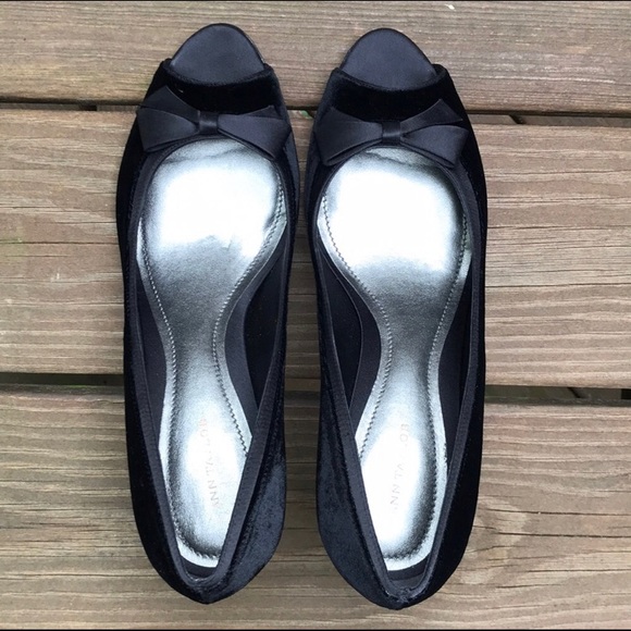 Ann Taylor Black Velvet Peep Toe Heels - Like New! - Picture 2 of 5